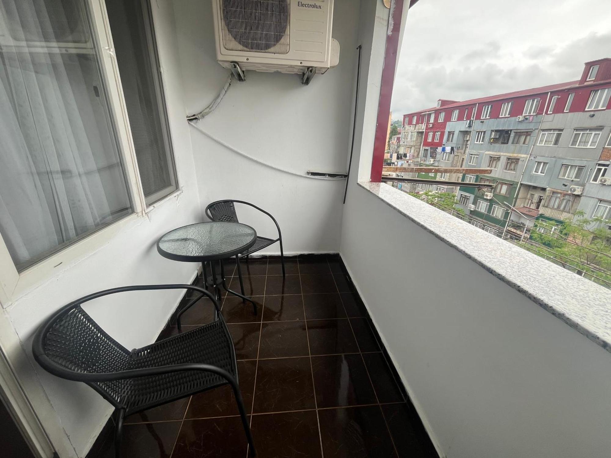 Apartament バトゥーミ エクステリア 写真