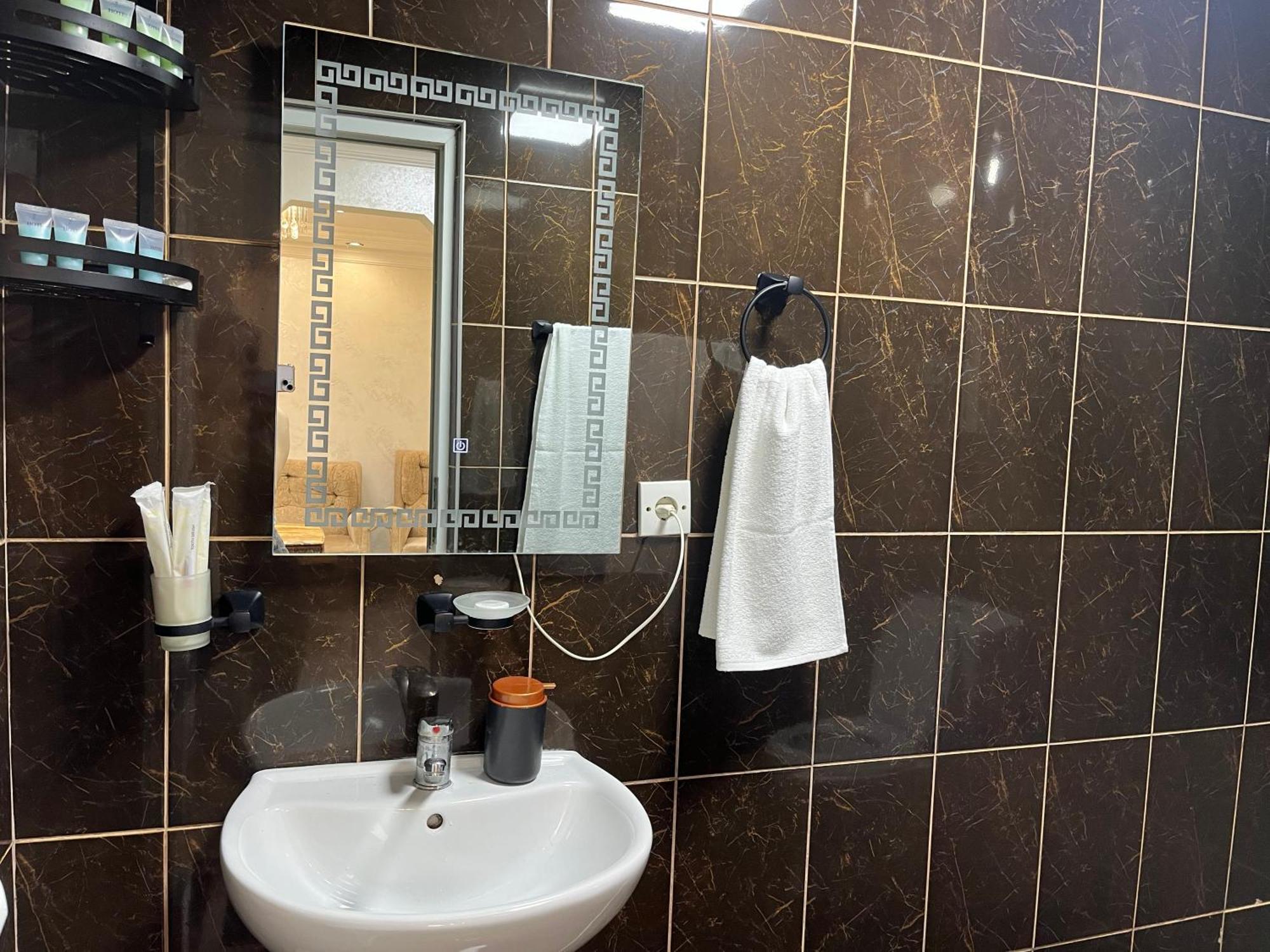 Apartament バトゥーミ エクステリア 写真